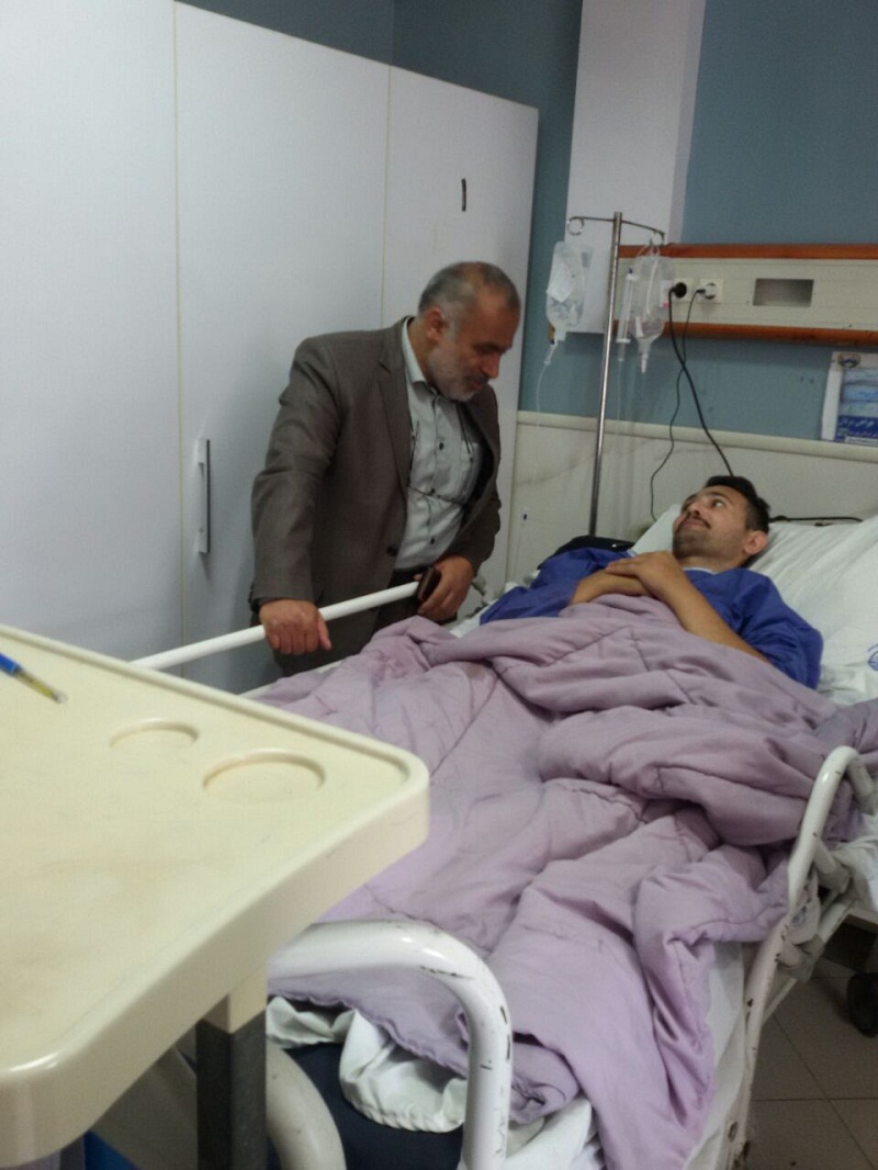 بازدید حاج آقا حسینی از مددجوی بستری در بیمارستان